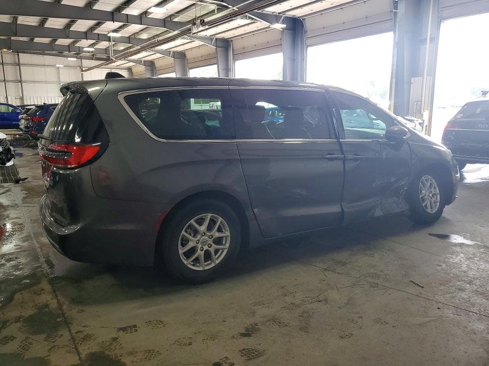 2023 CHRYSLER PACIFICA TOURING L 3