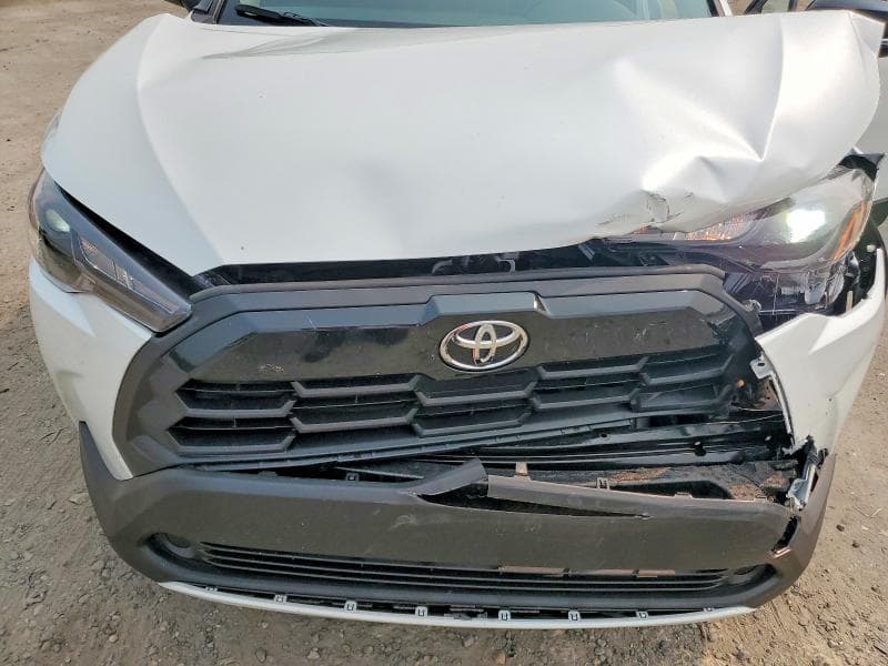 2026 TOYOTA COROLLA CROSS LE 12