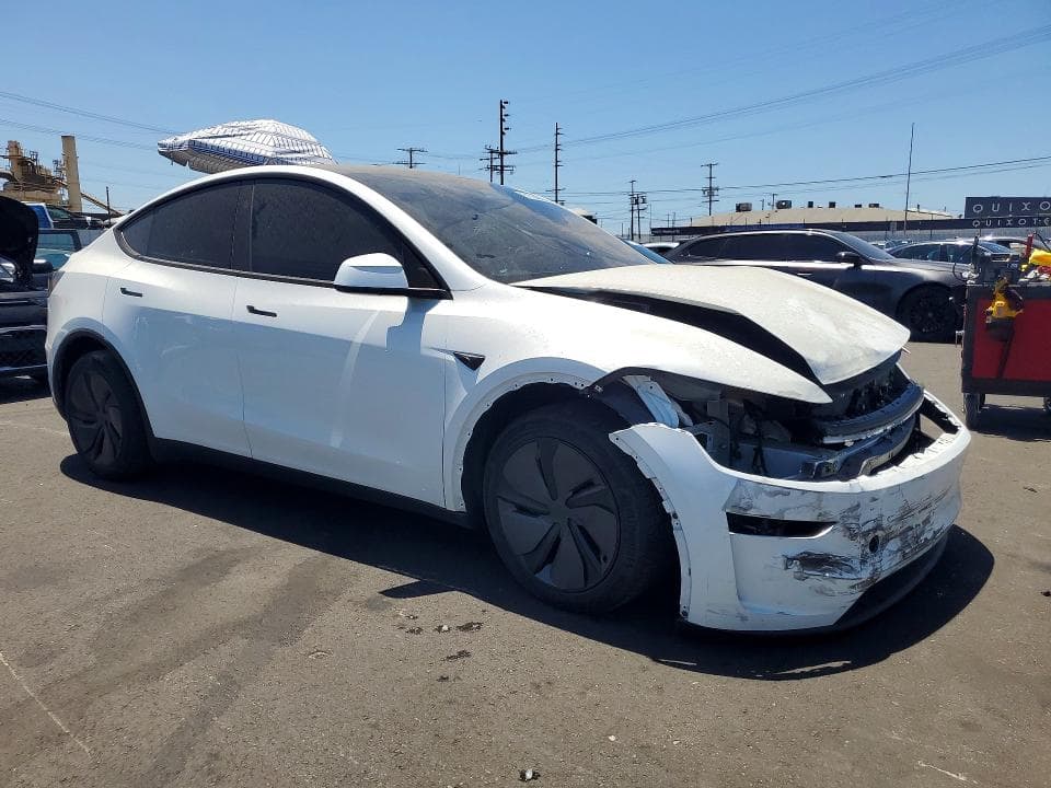 2026 TESLA MODEL Y 4