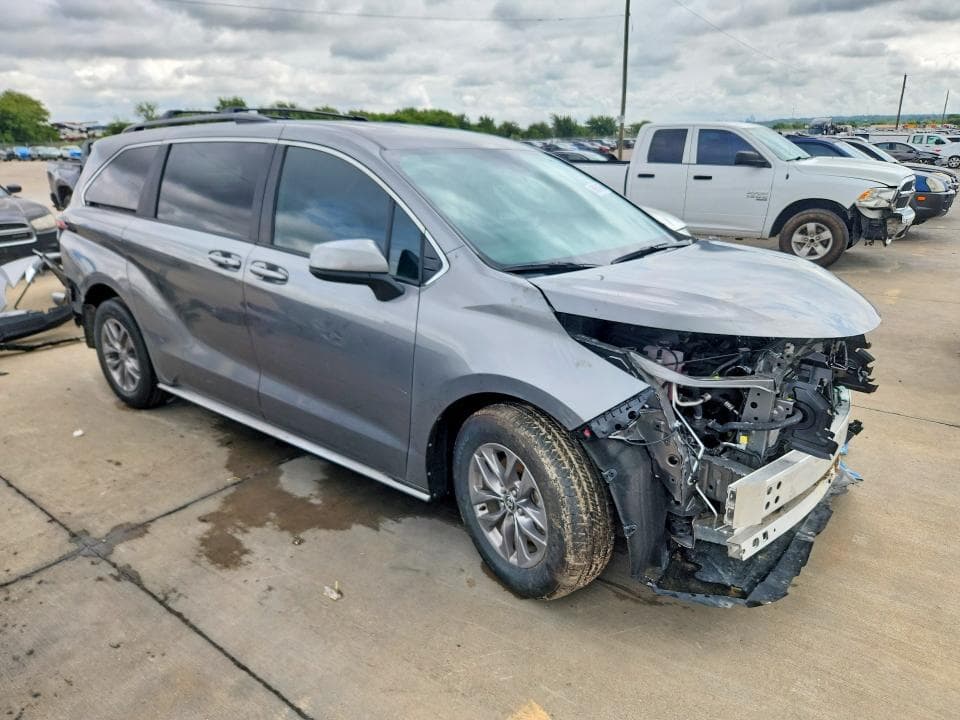 2026 TOYOTA SIENNA LE 4