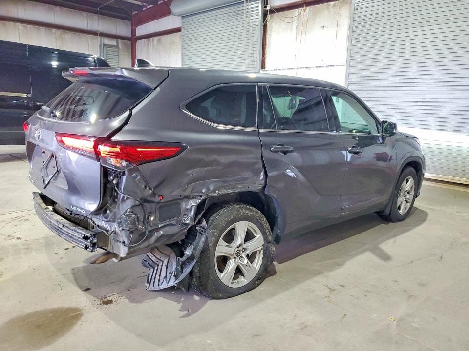 2022 TOYOTA HIGHLANDER LE 3