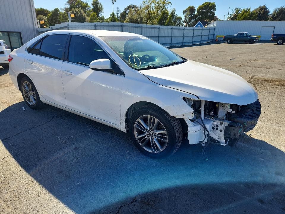 2017 TOYOTA CAMRY SE 4