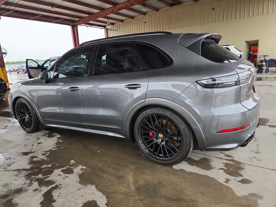2021 PORSCHE CAYENNE GTS 2