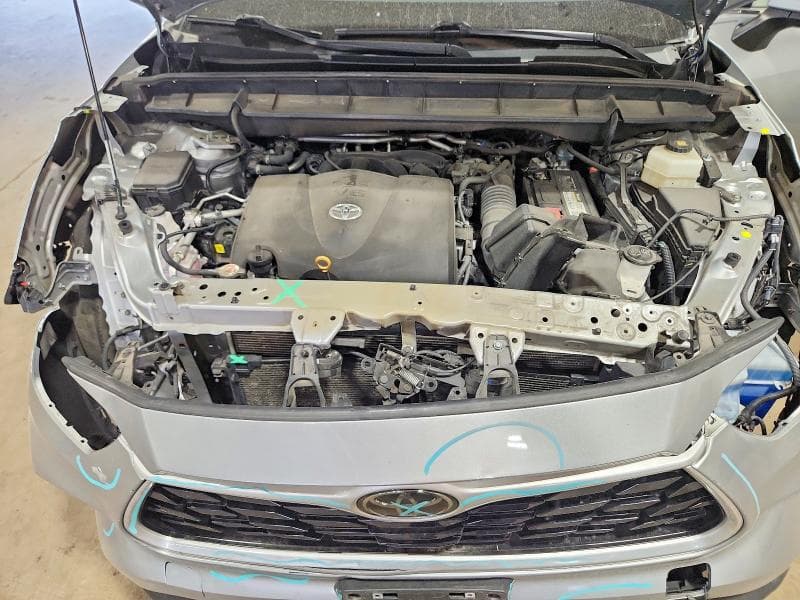 2021 TOYOTA HIGHLANDER XLE 12