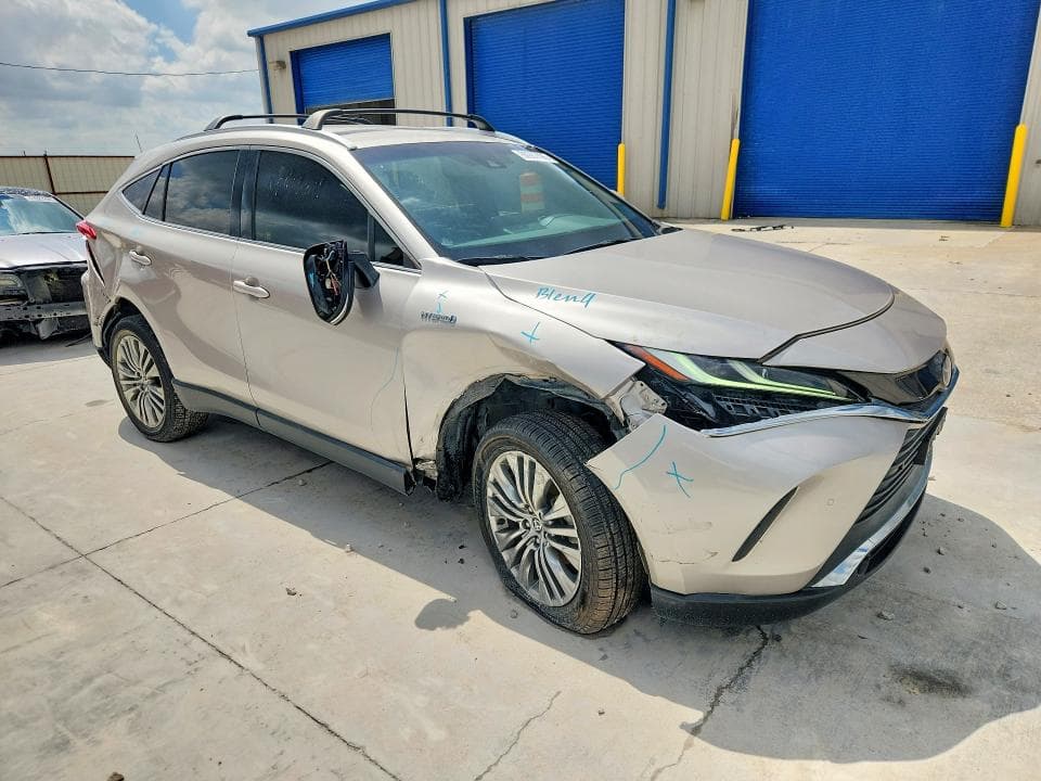2021 TOYOTA VENZA XLE 4