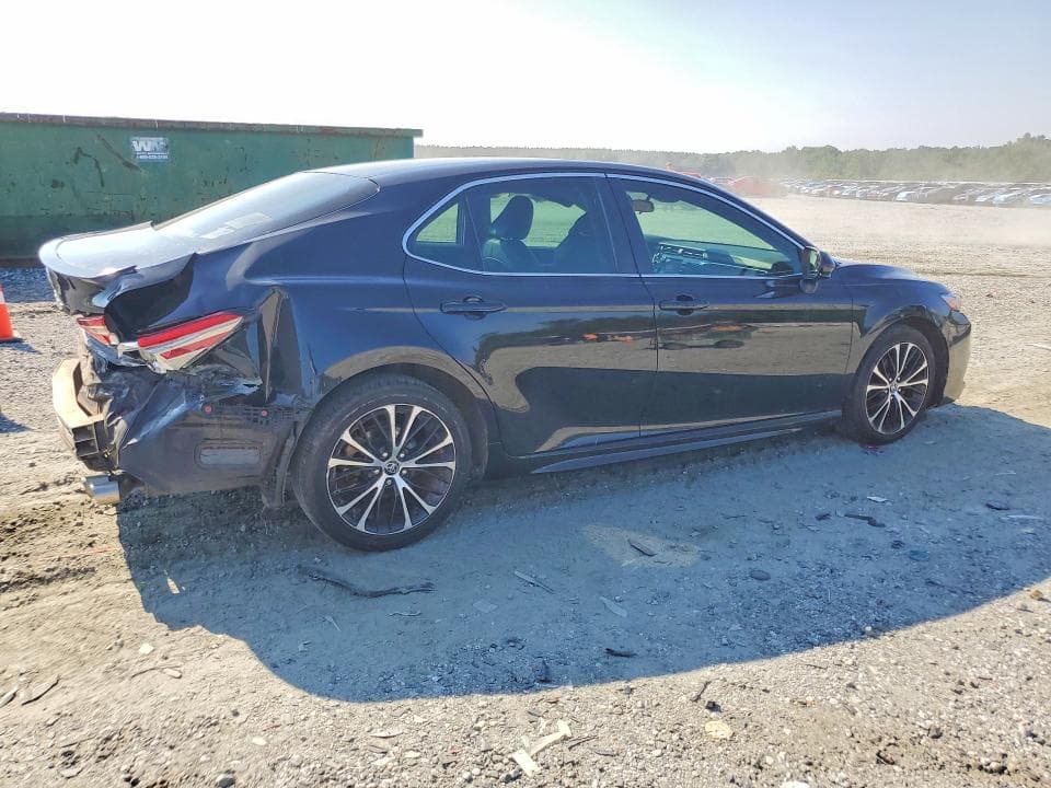 2018 TOYOTA CAMRY SE 3
