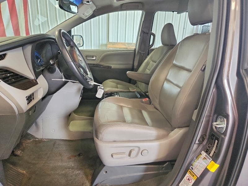 2017 TOYOTA SIENNA XLE PREMIUM 7-PASSENGER 7