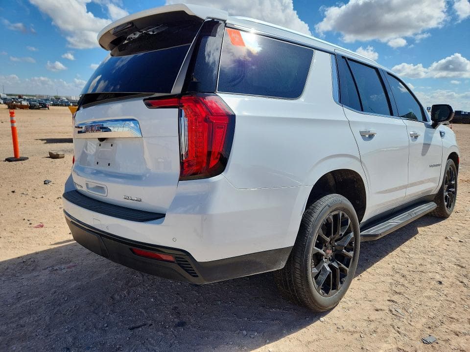 2024 GMC YUKON SLE 3
