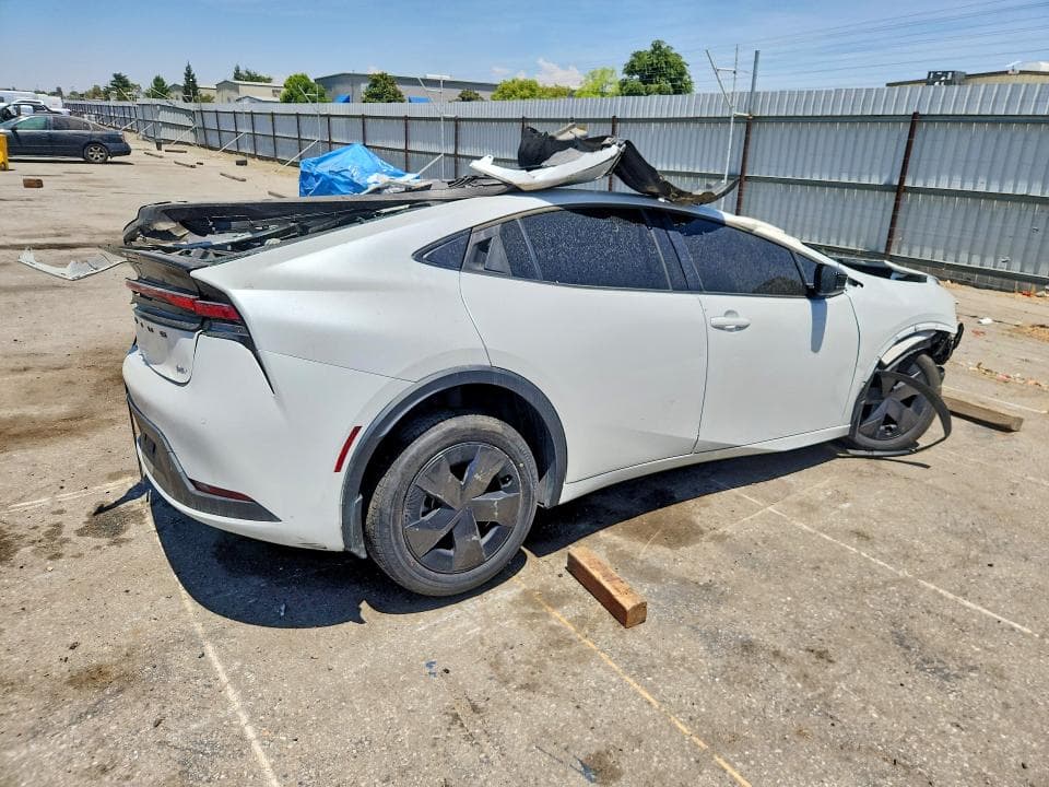 2023 TOYOTA PRIUS LE 3