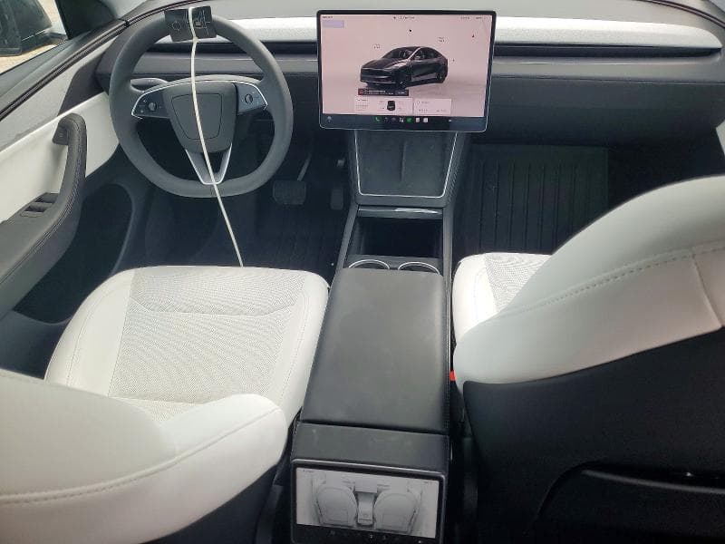 2026 TESLA MODEL Y 8