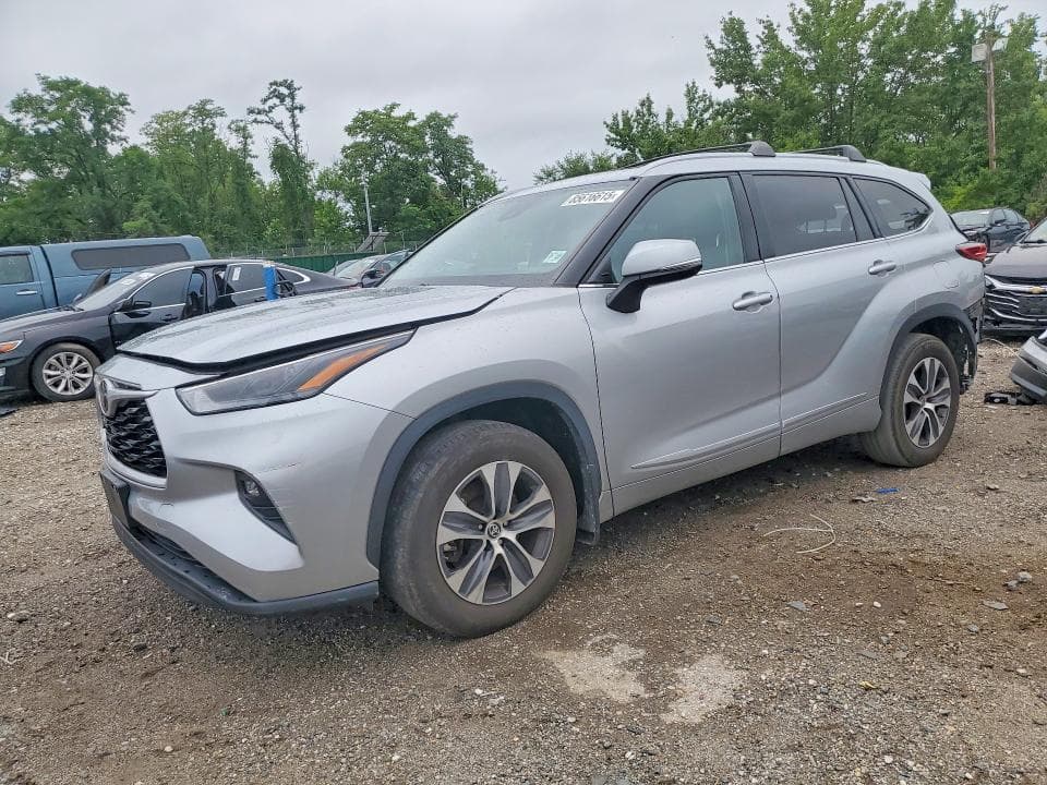 2022 TOYOTA HIGHLANDER XLE - 1