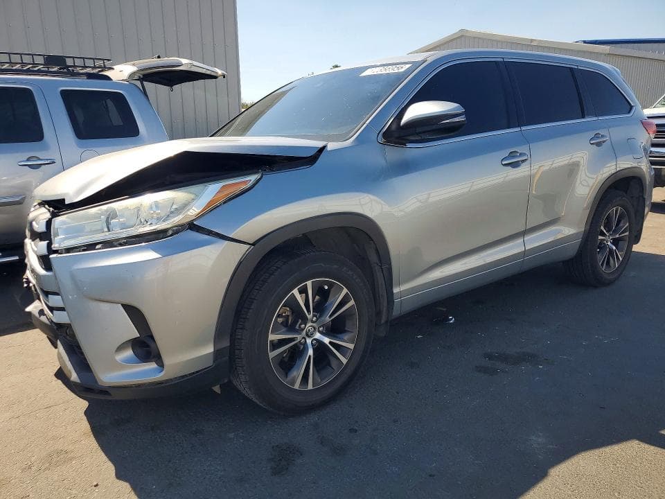 2018 TOYOTA HIGHLANDER LE - 1