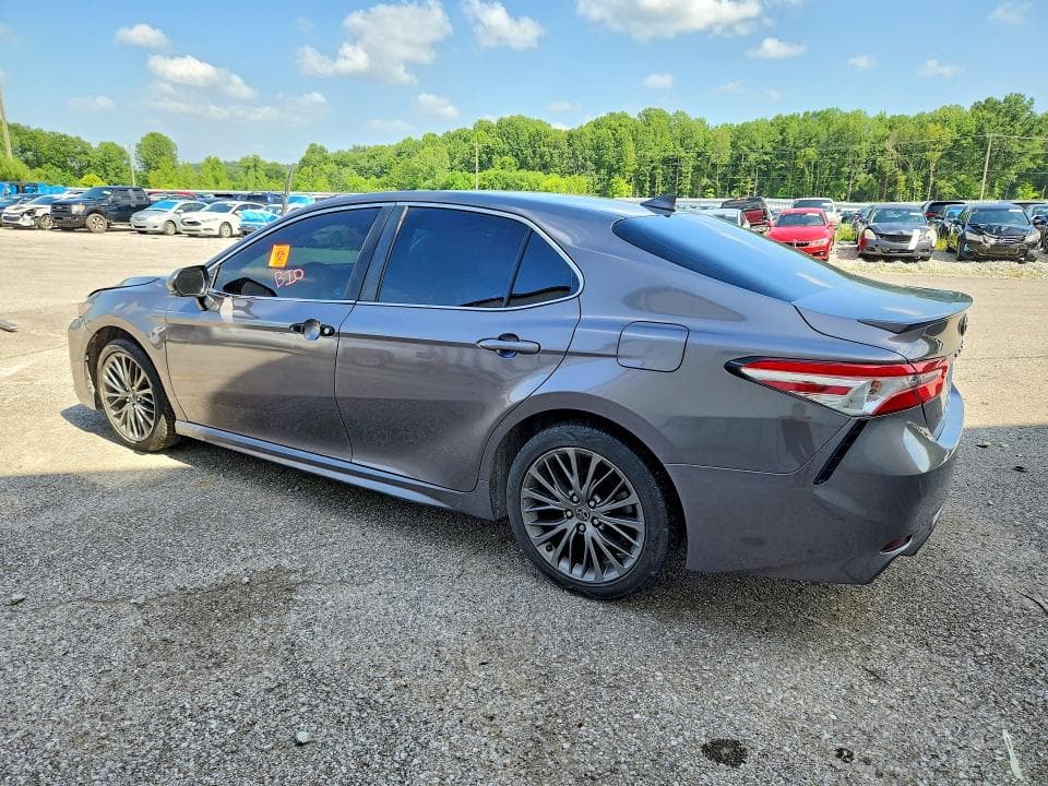 2020 TOYOTA CAMRY SE 2