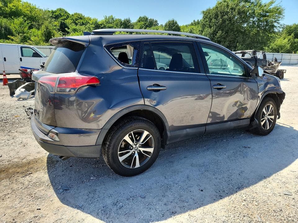 2018 TOYOTA RAV4 XLE 3