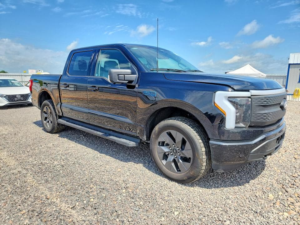 2025 FORD F150 LIGHTNING XLT 4