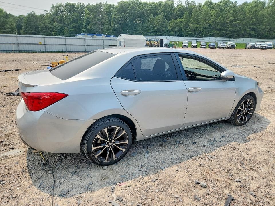2018 TOYOTA COROLLA SE 3