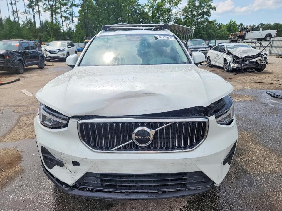 2023 VOLVO XC40 PLUS 5