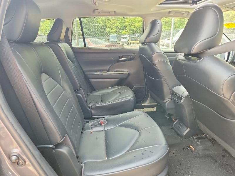 2022 TOYOTA HIGHLANDER XLE 11