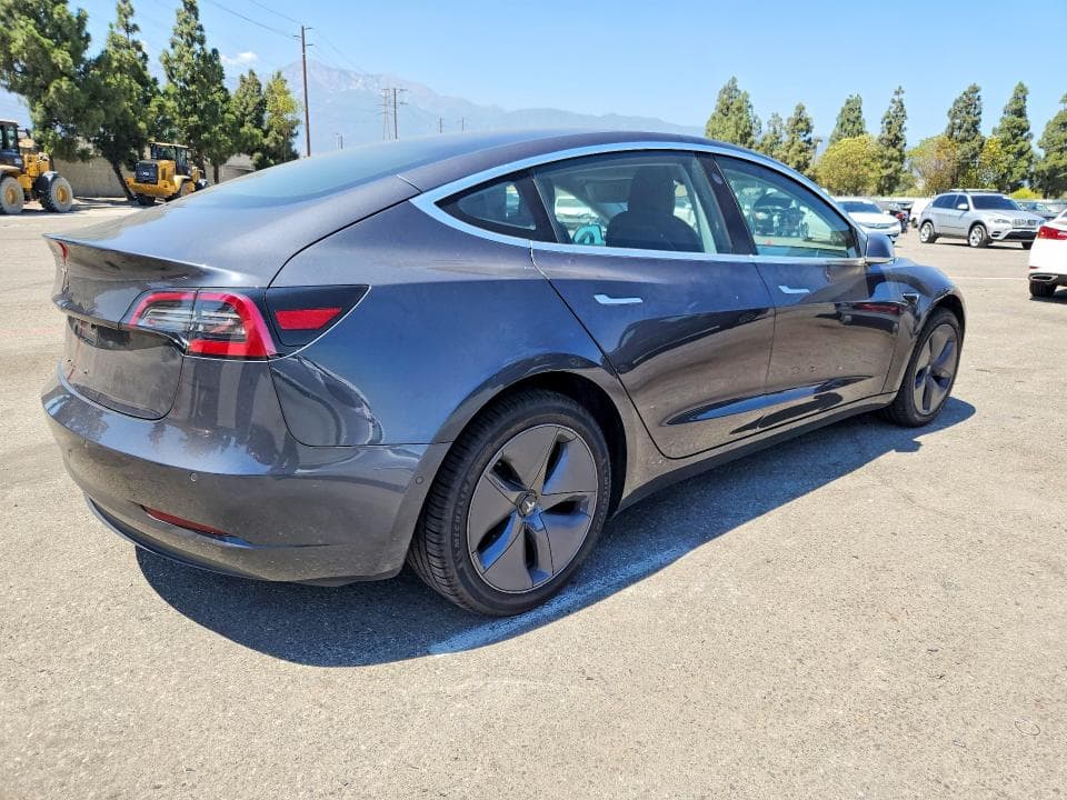 2018 TESLA MODEL 3 3