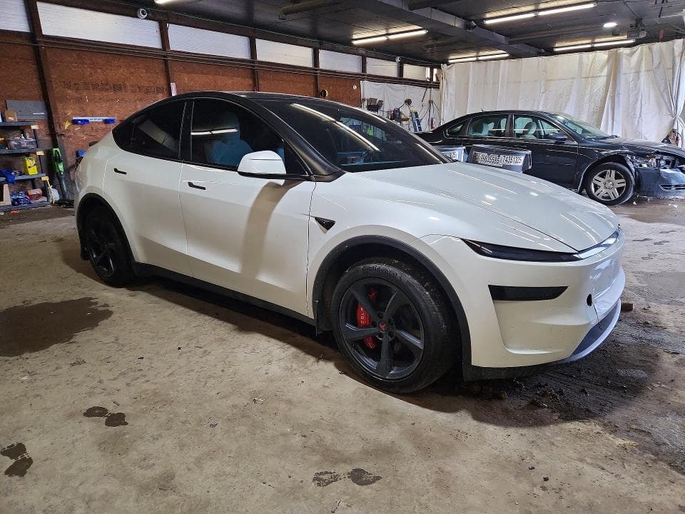 2026 TESLA MODEL Y 4