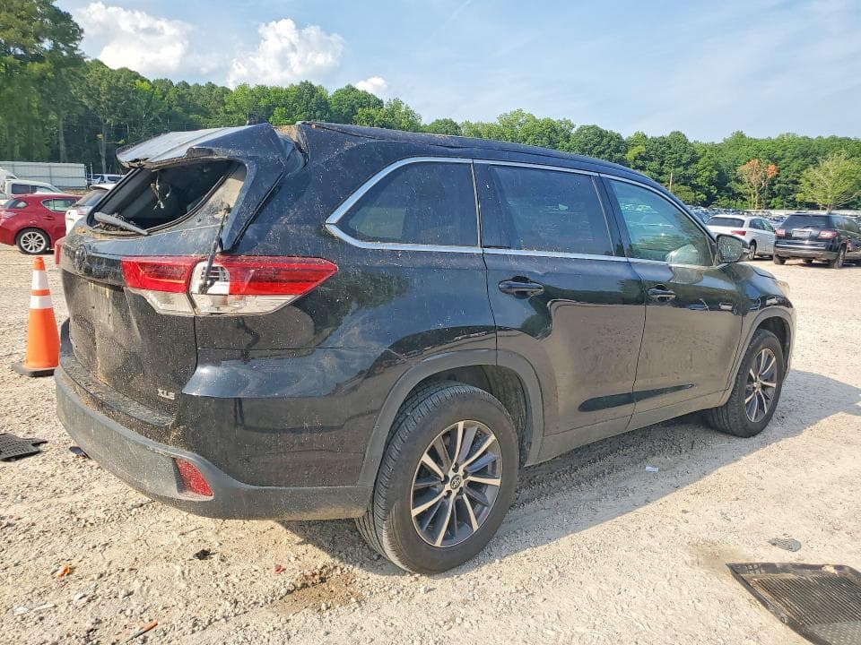 2019 TOYOTA HIGHLANDER XLE 3