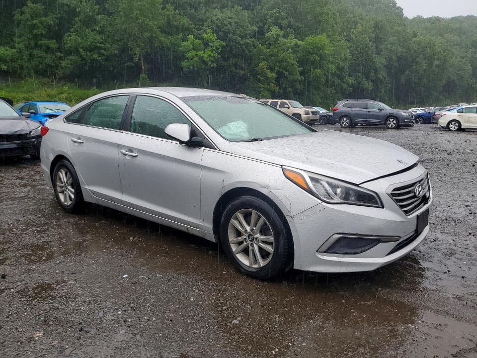 2017 HYUNDAI SONATA SE 4
