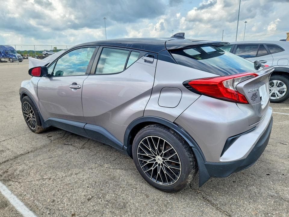 2019 TOYOTA C-HR XLE 2