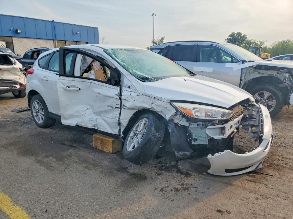 2017 FORD FOCUS SE 4