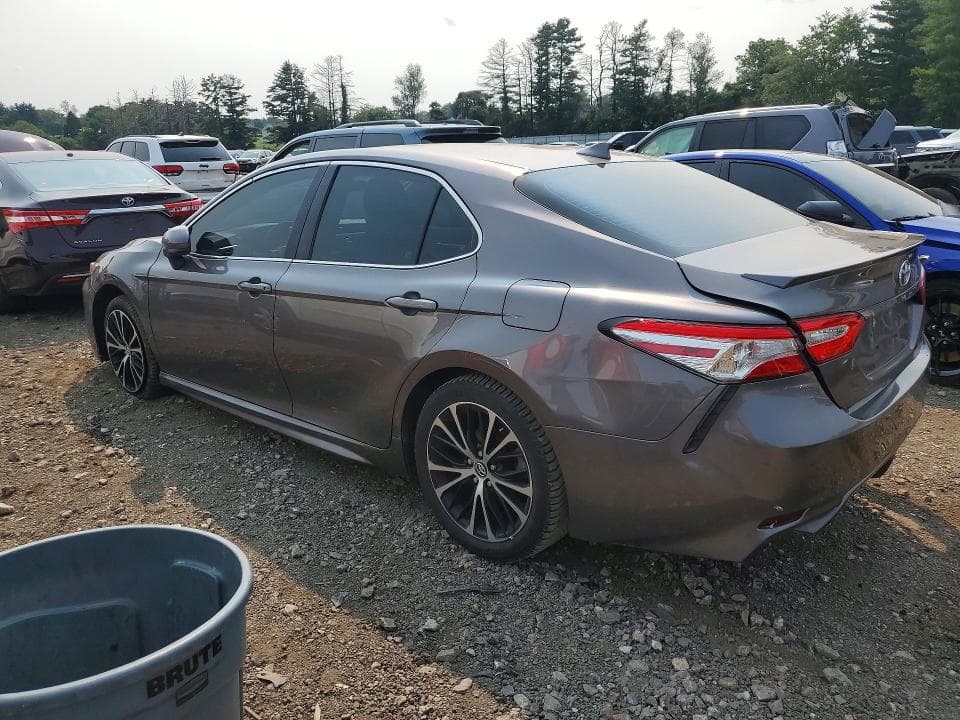 2020 TOYOTA CAMRY SE 2