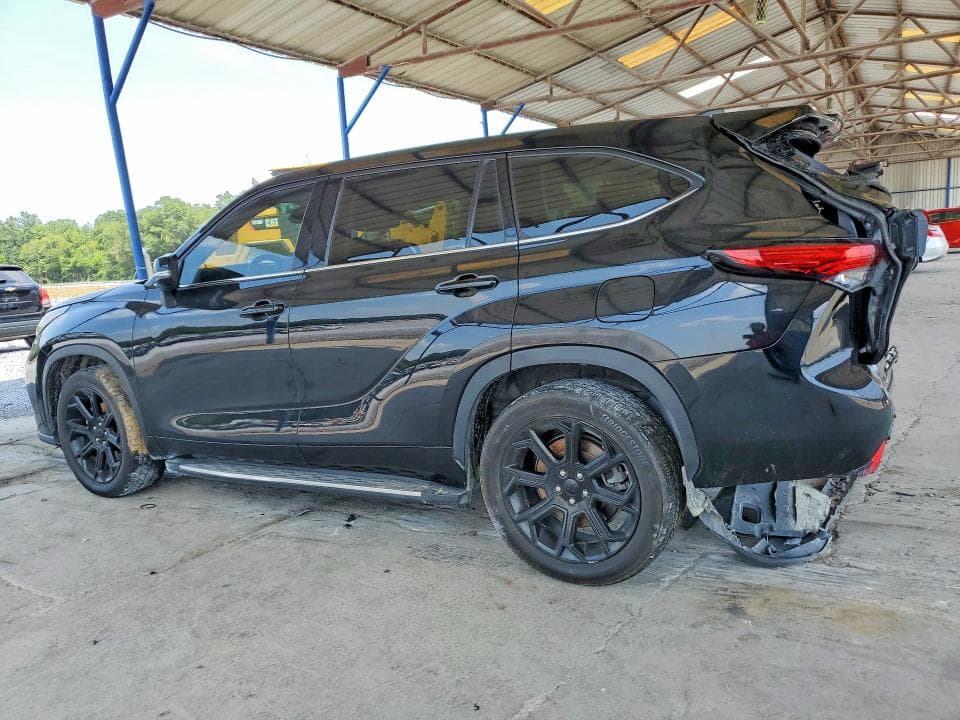 2022 TOYOTA HIGHLANDER LE 2
