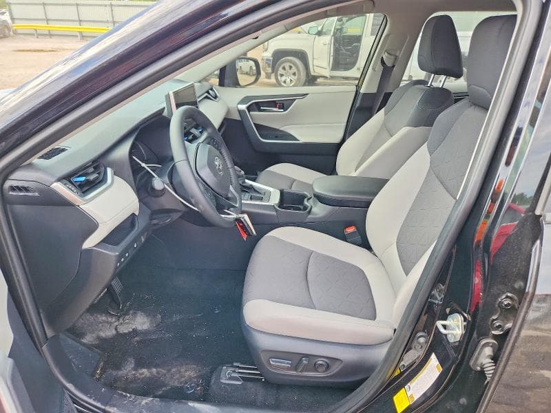 2025 TOYOTA RAV4 XLE 7