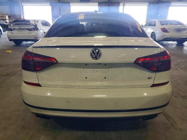 2018 VOLKSWAGEN PASSAT GT 6