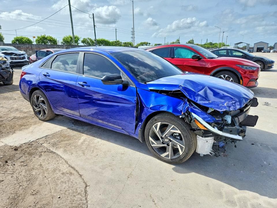 2025 HYUNDAI ELANTRA SEL SPORT 4