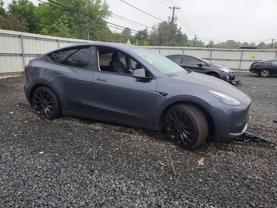 2023 TESLA MODEL Y 4