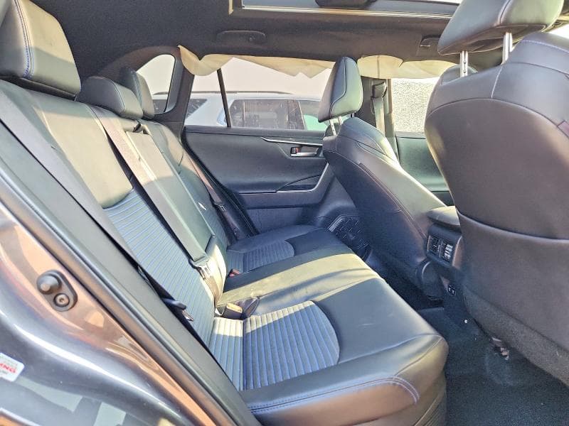 2020 TOYOTA RAV4 XSE 11