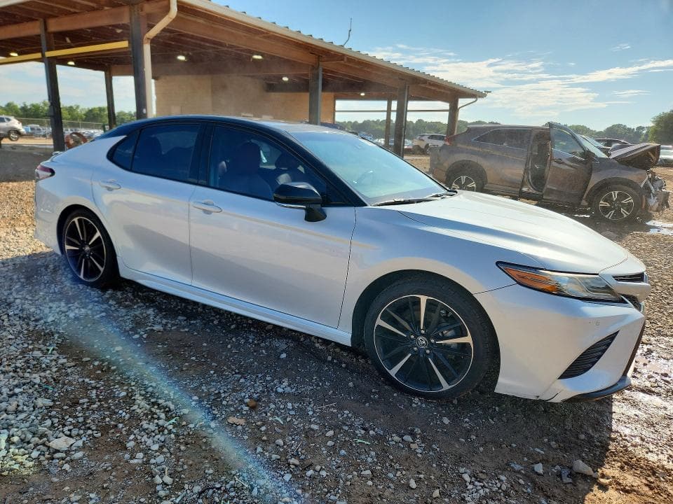 2018 TOYOTA CAMRY XSE 4