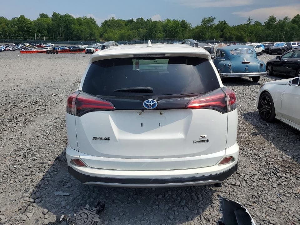 2018 TOYOTA RAV4 HV SE 6