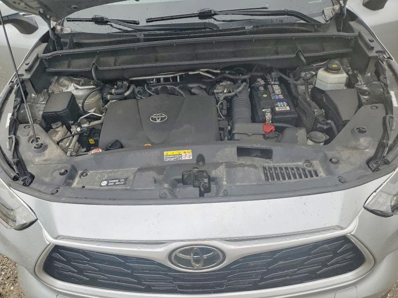 2022 TOYOTA HIGHLANDER XLE 12