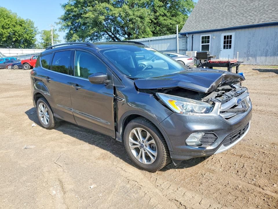 2017 FORD ESCAPE SE 4
