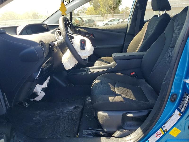 2019 TOYOTA PRIUS LE 7