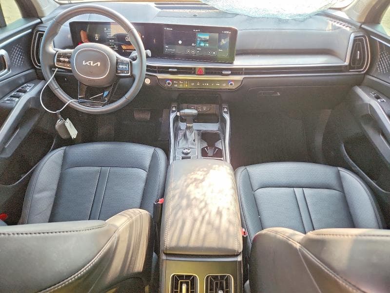 2025 KIA SORENTO S 8