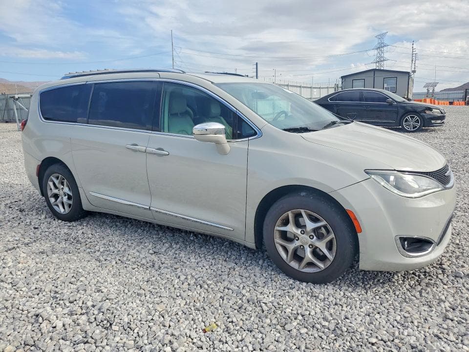 2020 CHRYSLER PACIFICA LIMITED 4