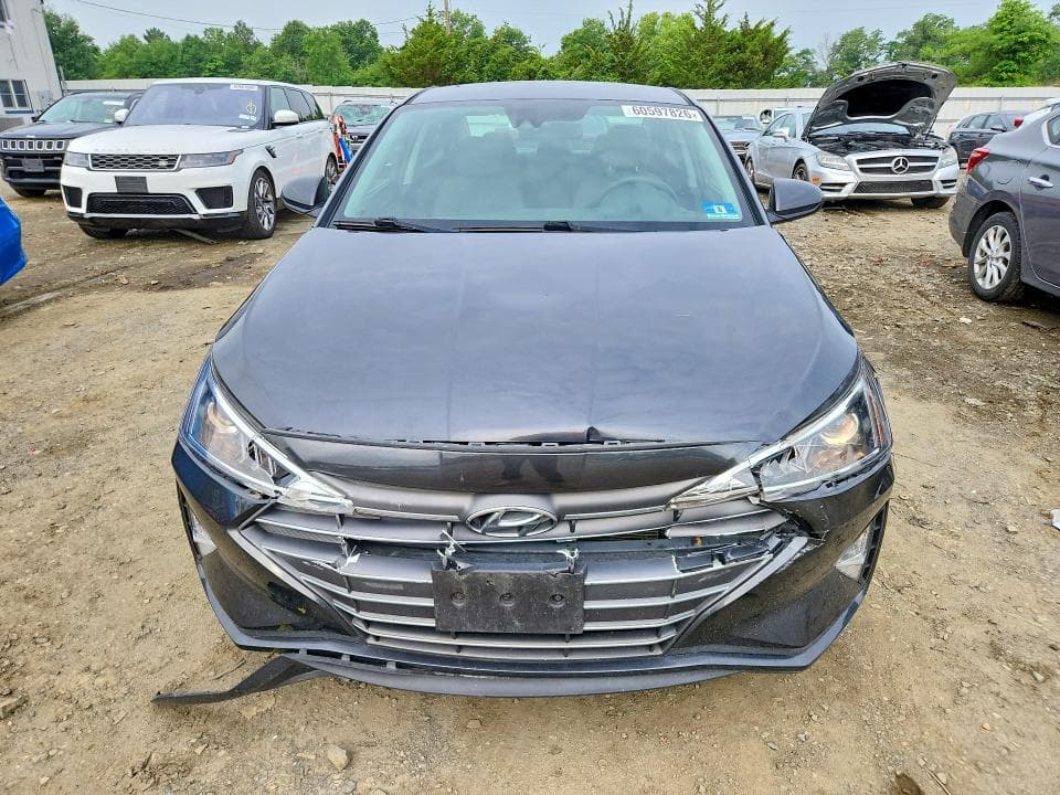 2020 HYUNDAI ELANTRA SE 5