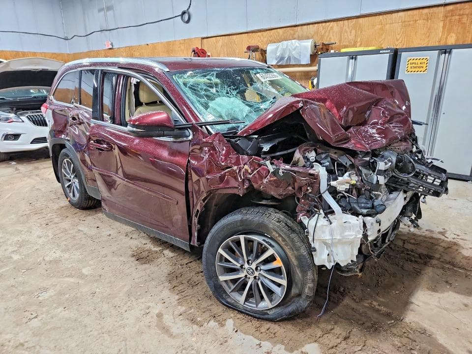 2019 TOYOTA HIGHLANDER XLE 4
