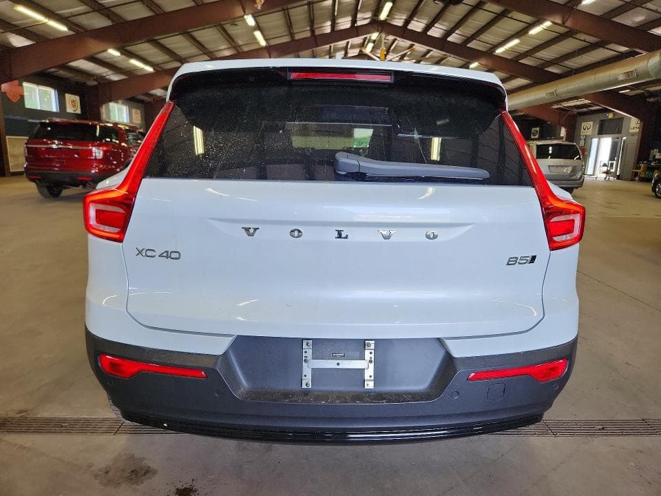 2023 VOLVO XC40 PLUS 6