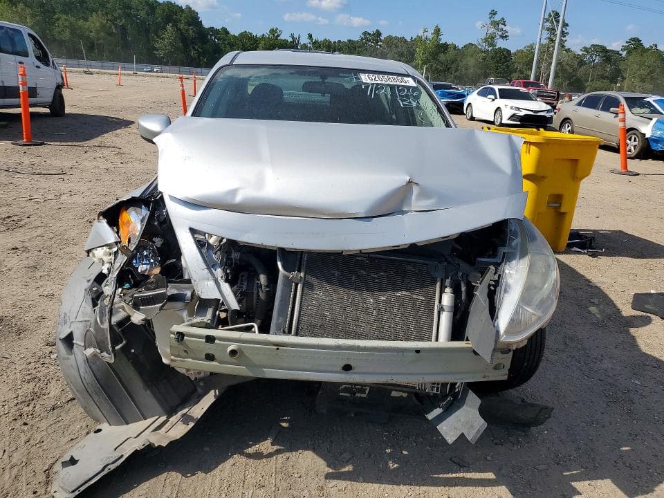 2019 NISSAN VERSA SV 5
