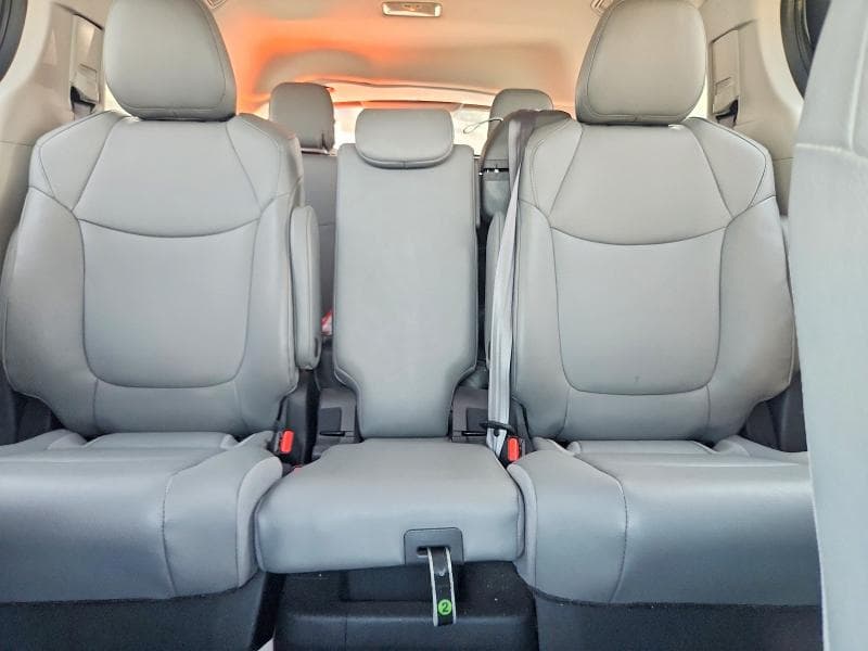 2023 TOYOTA SIENNA XLE 10