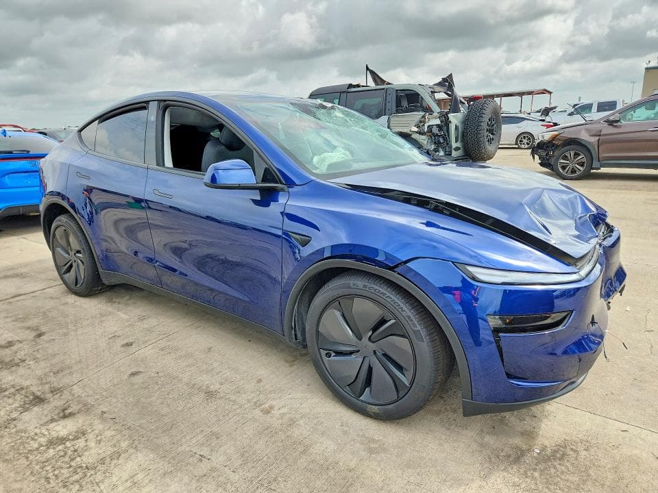 2026 TESLA MODEL Y 4