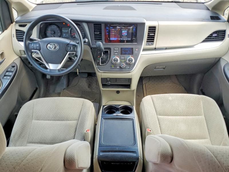 2017 TOYOTA SIENNA LE 8
