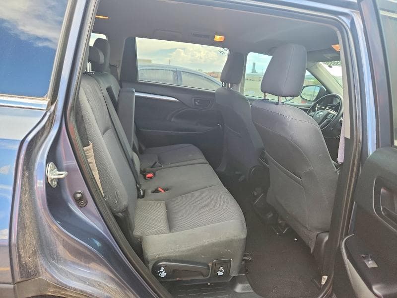 2019 TOYOTA HIGHLANDER LE 11